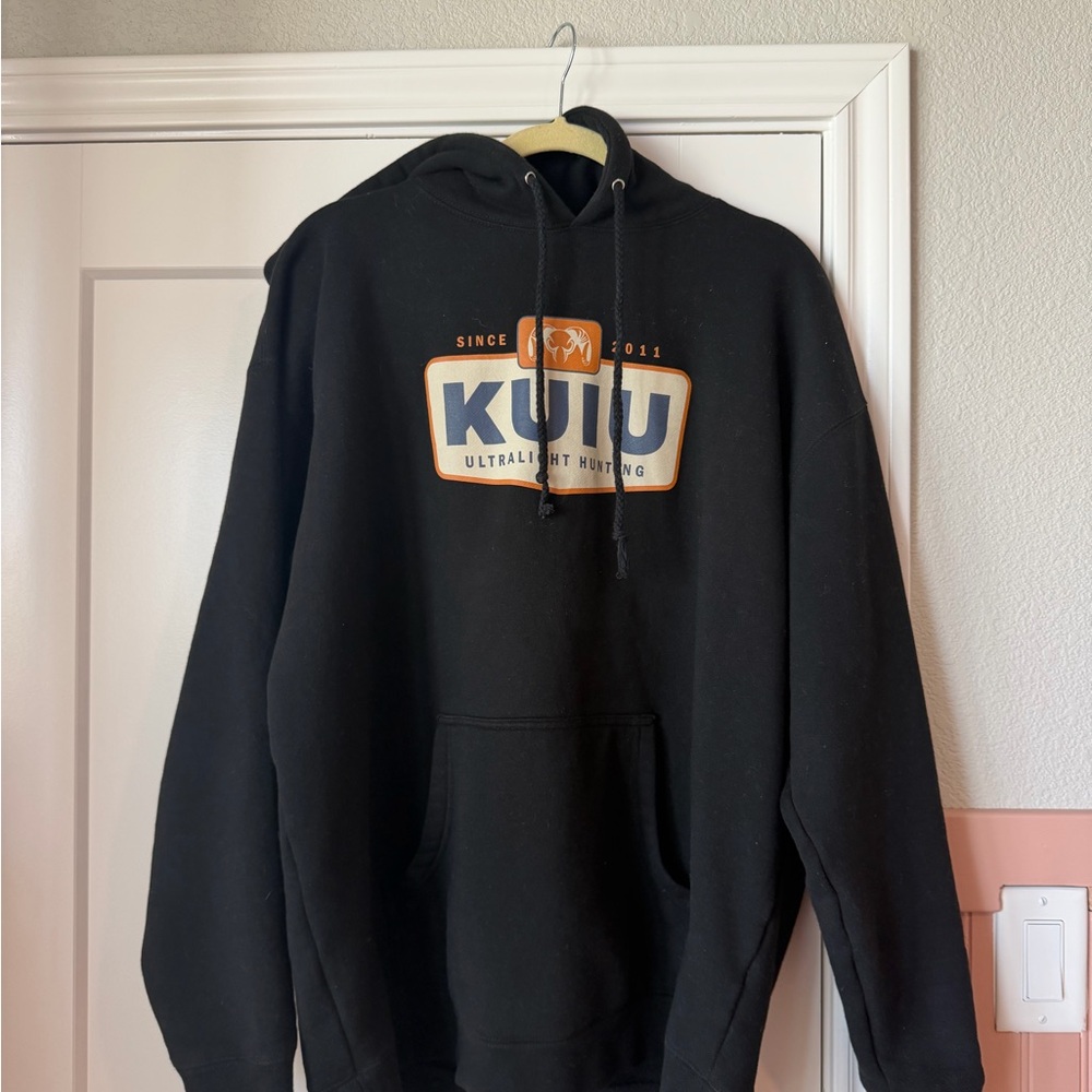 KUIU Black Hoodie Logo